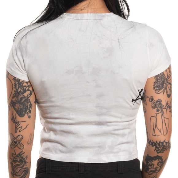 NWT Affliction Woman’s Large White Skull With Cross Short Sleeve Baby Tee - Picture 5 of 8